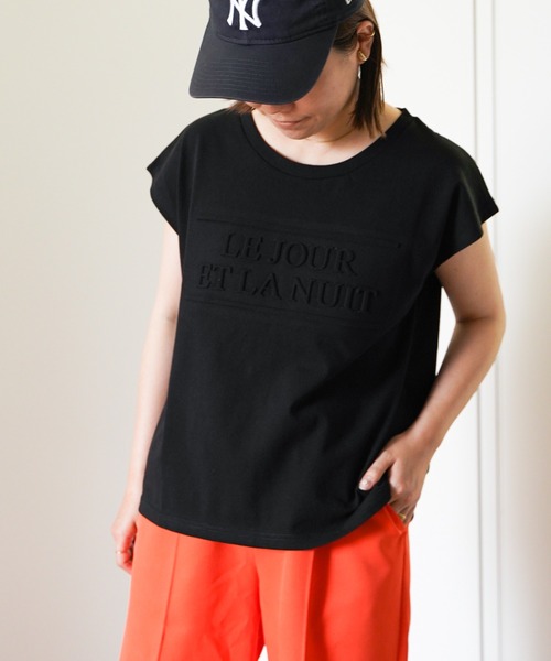 VENCEEXCHANGE（ヴァンスエクスチェンジ）の「エンボス加工Tシャツ（Tシャツ/カットソー・レディース・オフホワイト/ブラック/ベージュ/グリーン/ブルー・FREE）」の19枚目の写真