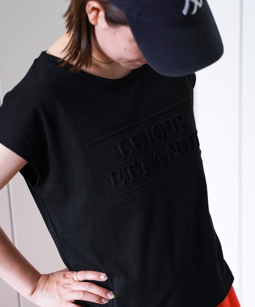 VENCEEXCHANGE（ヴァンスエクスチェンジ）の「エンボス加工Tシャツ（Tシャツ/カットソー・レディース・オフホワイト/ブラック/ベージュ/グリーン/ブルー・FREE）」の10枚目の写真