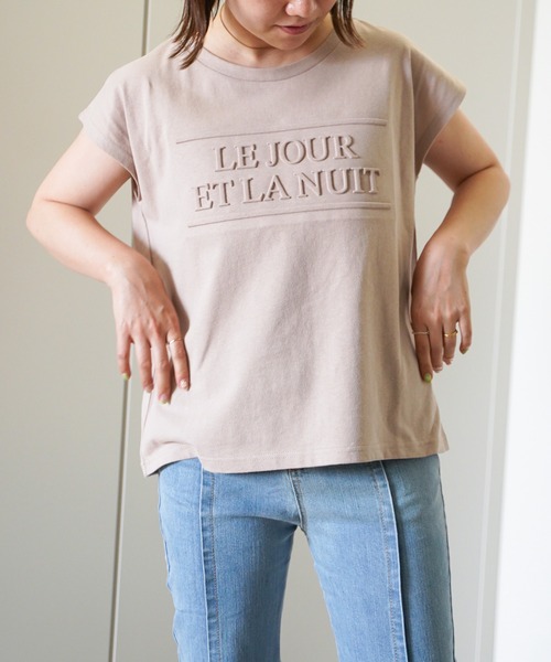 VENCEEXCHANGE（ヴァンスエクスチェンジ）の「エンボス加工Tシャツ（Tシャツ/カットソー・レディース・オフホワイト/ブラック/ベージュ/グリーン/ブルー・FREE）」の7枚目の写真