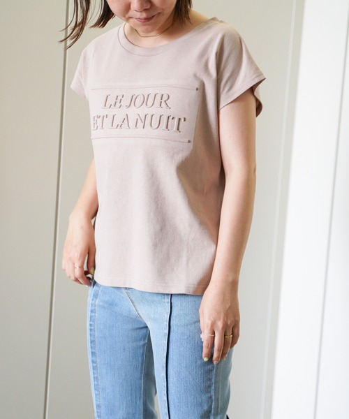 VENCEEXCHANGE（ヴァンスエクスチェンジ）の「エンボス加工Tシャツ（Tシャツ/カットソー・レディース・オフホワイト/ブラック/ベージュ/グリーン/ブルー・FREE）」の9枚目の写真