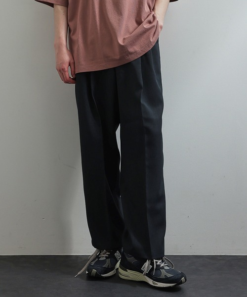 JUNRED(ジュンレッド)の「ソフトウィンドドレープワイドパンツ(スラックス・メンズ・ブラック系その他/チャコールグレー/ベージュ系その他/グリーン・S/M/L)」の2枚目の写真