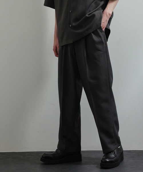 JUNRED(ジュンレッド)の「ソフトウィンドドレープワイドパンツ(スラックス・メンズ・ブラック系その他/チャコールグレー/ベージュ系その他/グリーン・S/M/L)」の3枚目の写真