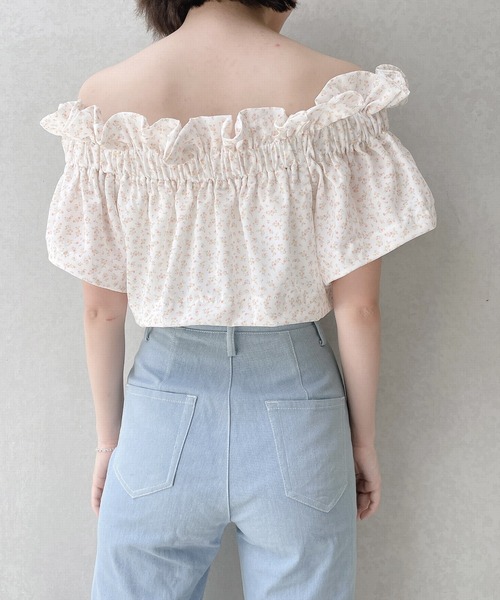 lilLilly（リルリリー）の「フラワーオフショルトップス（シャツ