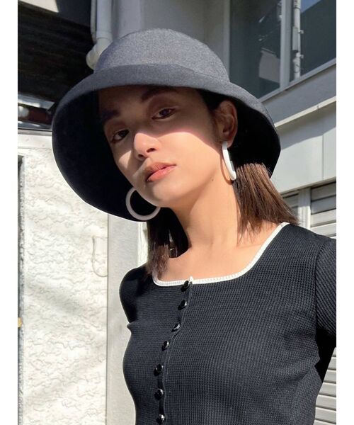 EMODA（エモダ）の「ワイドカーブバケットハット（ハット・レディース・ブラック・FREE）」の2枚目の写真