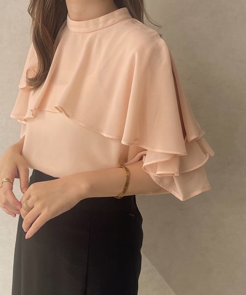 apres jour clair(アプレジュールクレア)の「【apres jour clair】オープンショルダーケープブラウス【ZOZOTOWN限定アイテム】(シャツ/ブラウス・レディース・ライトベージュ/ベビーピンク/アイボリー・フリー/X-LARGE)」の3枚目の写真