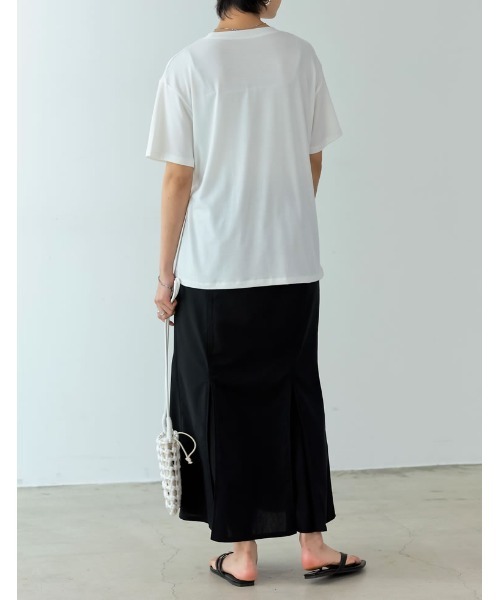 Re:EDIT(リエディ)の「接触冷感とろみロゴTシャツ(Tシャツ/カットソー・レディース・オレンジ/グリーン/ホワイト×ブラック/スミクロ/グレイッシュベージュ・MEDIUM/LARGE)」の12枚目の写真