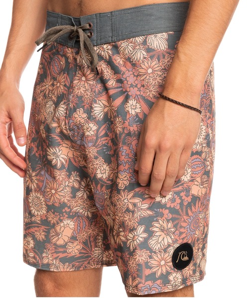 Quiksilver（クイックシルバー）の「HEMPSTRETCH 69 18/クイックシルバーボードショーツ ・サーフトランクス(水着)（水着・メンズ・ブラック/ホワイト系その他/ブラウン/ホワイト・30inch/31inch/34inch/29inch/36inch/32inch/28inch）」の4枚目の写真