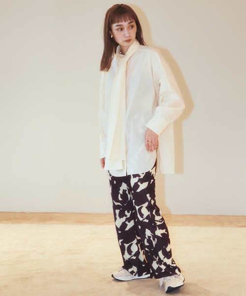 emmi(エミ)の「【emmi atelier】ボウタイ付きスタンドカラー emmi(エミ)の「【emmi atelier】ボウタイ付きスタンドカラー