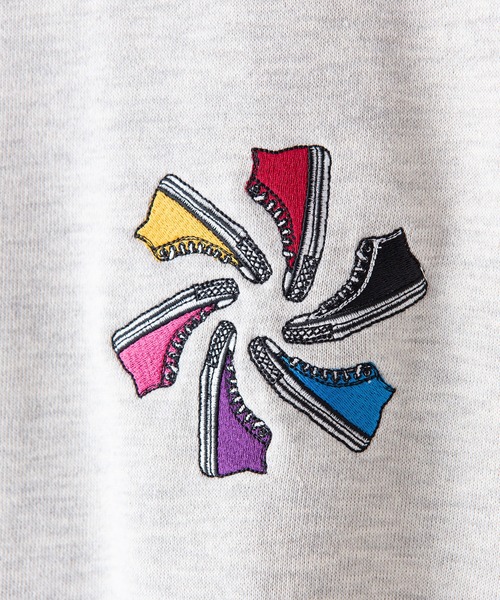 CONVERSE(コンバース)の「【CONVERSE/コンバース】シューズ刺繍 クルーネック スウェットトレーナー(スウェット・メンズ・スミクロ/ブラウン/オフホワイト/グリーン/ライトグレー・MEDIUM/X-LARGE/LARGE)」の13枚目の写真