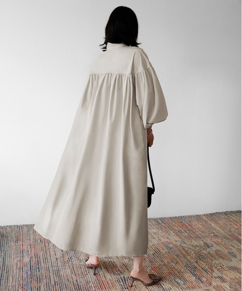 ELFRANK(エルフランク)の「ボウタイボリューム袖ロングワンピース(ワンピース・レディース・ネイビー/ブルー/ライトベージュ・FREE)」の11枚目の写真