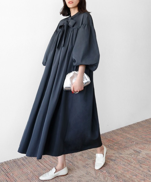 ELFRANK(エルフランク)の「ボウタイボリューム袖ロングワンピース(ワンピース・レディース・ネイビー/ブルー/ライトベージュ・FREE)」の13枚目の写真