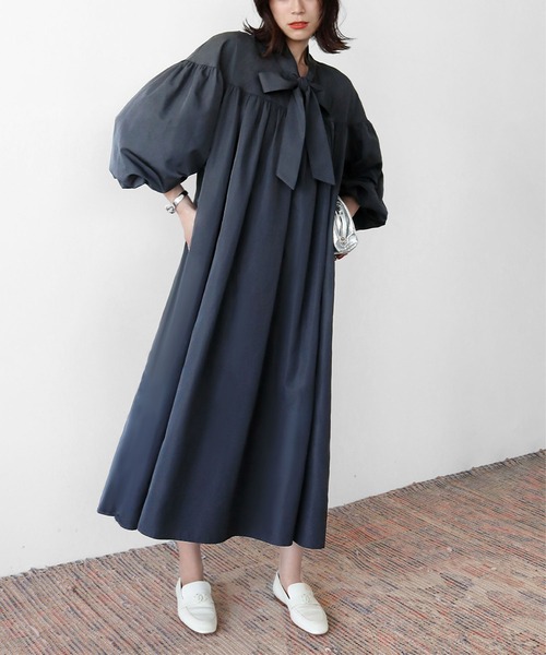 ELFRANK(エルフランク)の「ボウタイボリューム袖ロングワンピース(ワンピース・レディース・ネイビー/ブルー/ライトベージュ・FREE)」の16枚目の写真