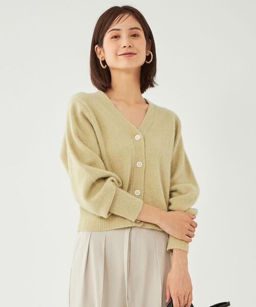 green label relaxing(グリーンレーベルリラクシング)の「FOXブレンド ボリュームスリーブ Vネック カーディガン(カーディガン/ボレロ・レディース・オフホワイト/イエロー/モカ/ネイビー・FREE)」の17枚目の写真