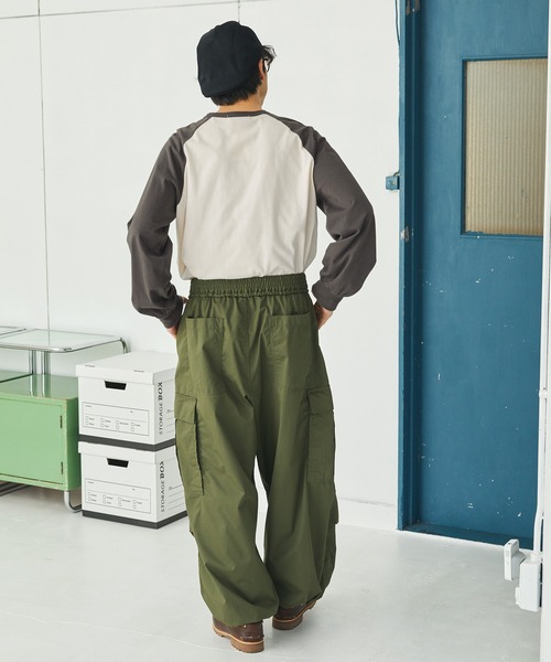 MONO-MART LADY'S（モノマートレディース）の「ナンバリング刺繍ビッグラグランスリーブロングTシャツ（Tシャツ/カットソー・レディース・グリーン/オレンジ/チャコールグレー/ブラック/ネイビー/ワイン/ブラウン/ワインレッド/ブラック系1・FREE）」の12枚目の写真