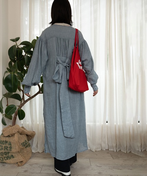 INTERPLAY（インタープレイ）の「【INTERPLAY x AYUMI】2WAY ボリュームスリーブ ワンピース（ワンピース・レディース・ホワイト/ライトブルー/ネイビー・FREE）」の5枚目の写真