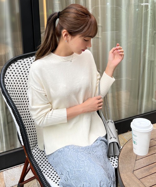 KOBE LETTUCE（コウベレタス）の「[ 岡部あゆみさんコラボ ]クルーネックニットトップス（ニット/セーター・レディース・ターコイズブルー/ブラック/ライトピンク/ブルー系/グレイッシュベージュ/ネイビー/アイボリー・FREE）」の2枚目の写真