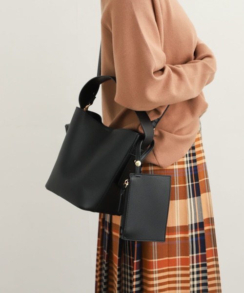 URBAN RESEARCH DOORS(アーバンリサーチドアーズ)の「ノットワンハンドルショルダーバッグ(ショルダーバッグ・レディース・ブラック/オリーブ/ベージュ系その他・-)」の17枚目の写真