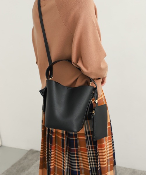 URBAN RESEARCH DOORS(アーバンリサーチドアーズ)の「ノットワンハンドルショルダーバッグ(ショルダーバッグ・レディース・ブラック/オリーブ/ベージュ系その他・-)」の6枚目の写真