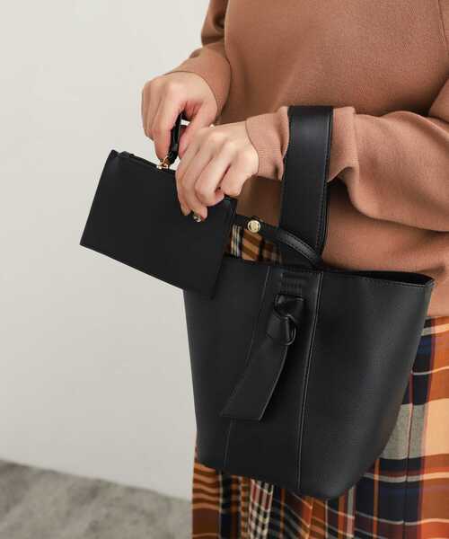 URBAN RESEARCH DOORS(アーバンリサーチドアーズ)の「ノットワンハンドルショルダーバッグ(ショルダーバッグ・レディース・ブラック/オリーブ/ベージュ系その他・-)」の4枚目の写真