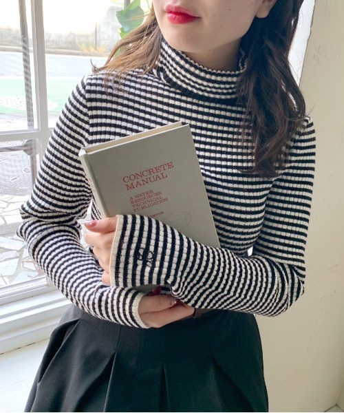 OLIVE des OLIVE（オリーブデオリーブ）の「タートルネック刺繍リブニット（ニット/セーター・レディース・ブラック/ブラウン/オフホワイト/サックスブルー/スミクロ・FREE）」の3枚目の写真