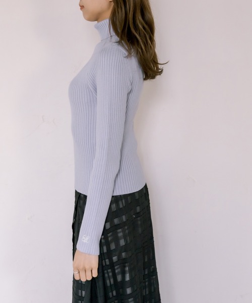 OLIVE des OLIVE（オリーブデオリーブ）の「タートルネック刺繍リブニット（ニット/セーター・レディース・ブラック/ブラウン/オフホワイト/サックスブルー/スミクロ・FREE）」の17枚目の写真