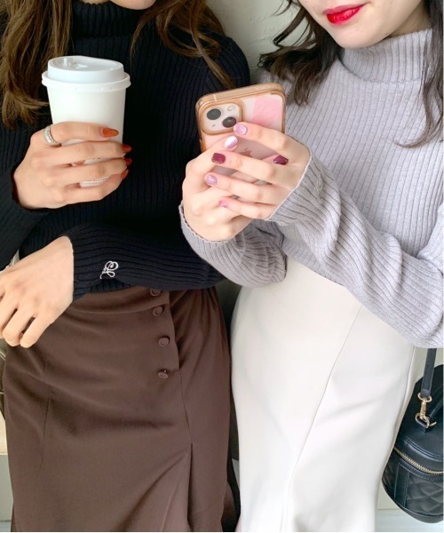 OLIVE des OLIVE（オリーブデオリーブ）の「タートルネック刺繍