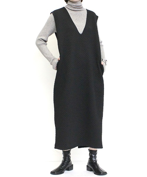 STYLEBLOCK（スタイルブロック）の「カットジャガードキルトノースリーブワンピース（ワンピース・レディース・ブラック/ブラウン/ライトベージュ・M）」の2枚目の写真