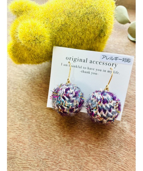 tone（トーン）の「【eto】ツイードもこもこピアス(MA)（ピアス（両耳用）・レディース・ブルー/レッド/パープル/イエロー・FREE）」の2枚目の写真