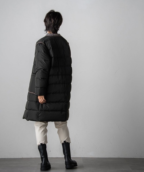 配色パイピングノーカラーダウンコート