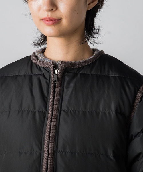 配色パイピングノーカラーダウンコート