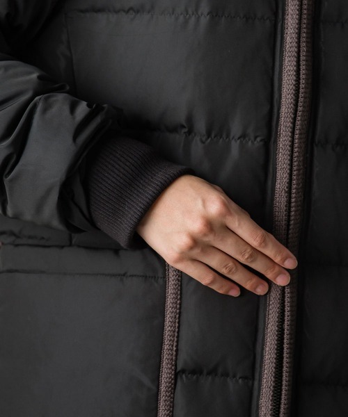 配色パイピングノーカラーダウンコート