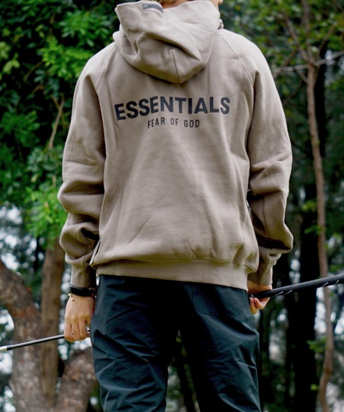 FOG ESSENTIALS（エフオージーエッセンシャルズ）の「FOG ESSENTIALS BACK LOGO SWEAT HOODIE エッセンシャルズ バックロゴ フーディー（パーカー・メンズ・ライトグレー/ブラック/クリーム・M/XL/L）」の3枚目の写真