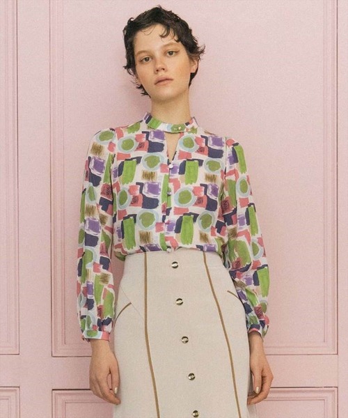 REDYAZEL（レディアゼル）の「カラフルペイントデコルテあきブラウス（シャツ/ブラウス・レディース・グリーン/ネイビー/オレンジ・SMALL/MEDIUM）」の2枚目の写真