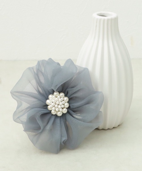 Three Four Time（ｽﾘｰﾌｫｰﾀｲﾑ）の「シフォン×パールコサージュ【結婚式/フォーマル/入卒】（ブローチ/コサージュ・レディース・ベージュ/グレー・FREE）」の9枚目の写真