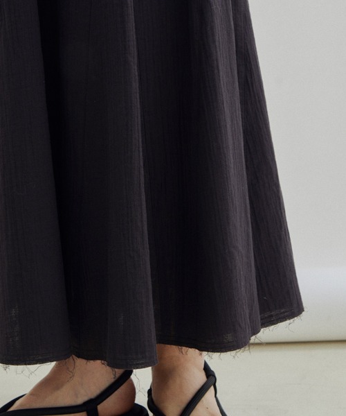 SALON adam et rope'（サロン アダム エ ロペ）の「【セットアップ対応・洗える】オーガニックコットンガーゼフレアースカート（スカート・レディース・オフホワイト/スミクロ・FREE）」の5枚目の写真