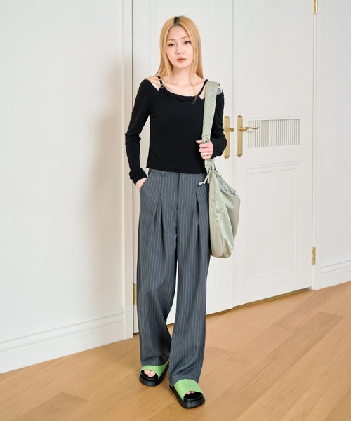 UNE MANSION（ユヌマンション）の「ストライプツーピンタックワイドスラックス（スラックス・レディース・グレー/ブラック/ネイビー・SMALL/MEDIUM/LARGE）」の13枚目の写真