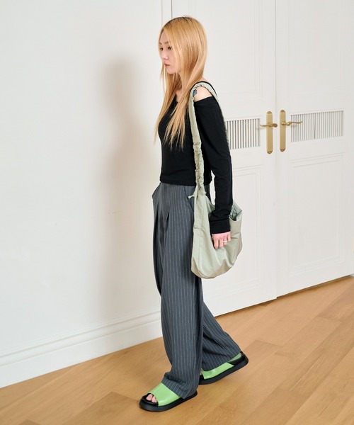 UNE MANSION（ユヌマンション）の「ストライプツーピンタックワイドスラックス（スラックス・レディース・グレー/ブラック/ネイビー・SMALL/MEDIUM/LARGE）」の9枚目の写真