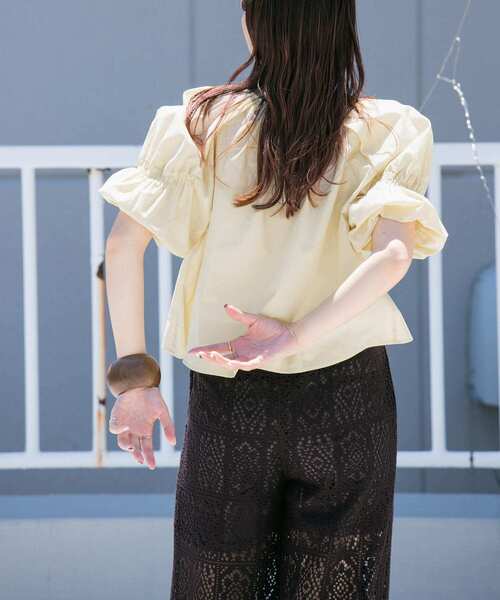 シャーリングパフスリーブブラウス