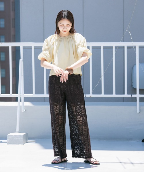 シャーリングパフスリーブブラウス