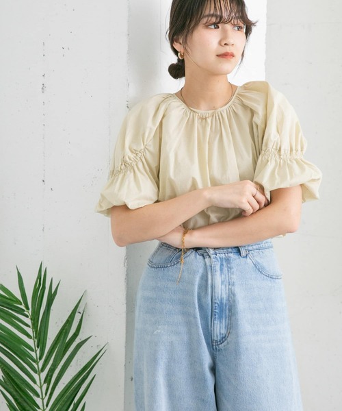 シャーリングパフスリーブブラウス