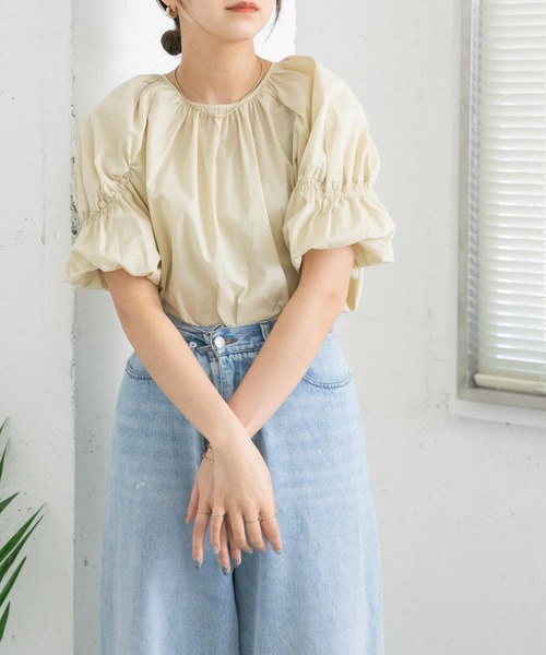 シャーリングパフスリーブブラウス