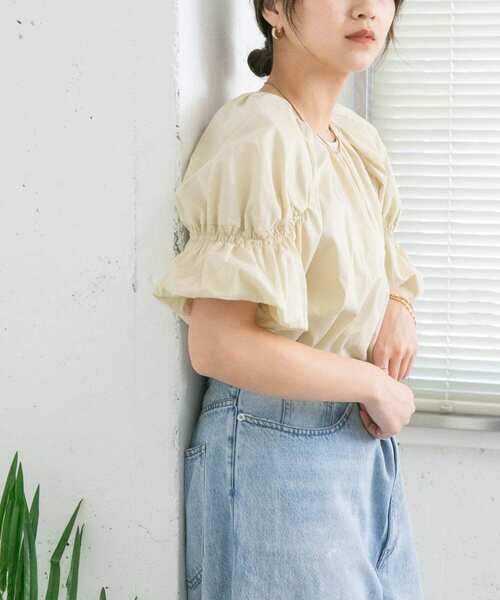 KBF（ケイビーエフ）の「シャーリングパフスリーブブラウス（シャツ/ブラウス・レディース・ベージュ/ブラック/オフホワイト・ONE）」の16枚目の写真