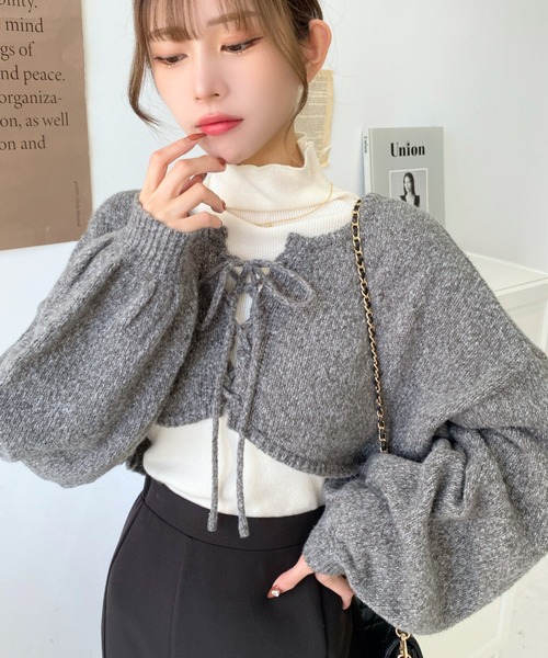 moment+（モーメントプラス）の「前後2WAY編み上げクロップド丈ニット