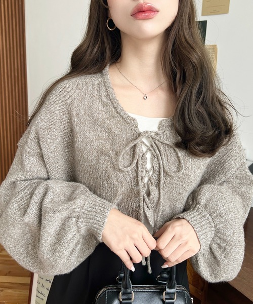 moment+（モーメントプラス）の「前後2WAY編み上げクロップド丈ニット