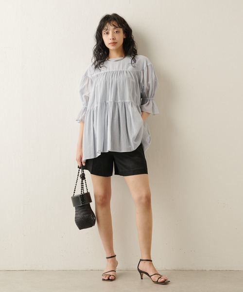 Whim Gazette（ウィムガゼット）の「コットンシフォンギャザーブラウス（シャツ/ブラウス・レディース・ライトブルー/ブラック/グレイッシュベージュ・FREE）」の4枚目の写真
