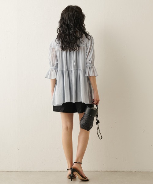 Whim Gazette（ウィムガゼット）の「コットンシフォンギャザーブラウス（シャツ/ブラウス・レディース・ライトブルー/ブラック/グレイッシュベージュ・FREE）」の9枚目の写真