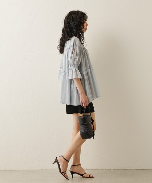 Whim Gazette（ウィムガゼット）の「コットンシフォンギャザーブラウス（シャツ/ブラウス・レディース・ライトブルー/ブラック/グレイッシュベージュ・FREE）」の5枚目の写真