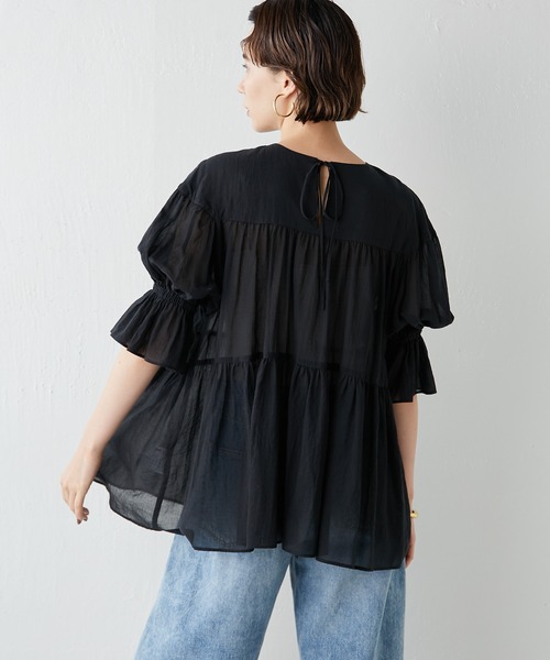 Whim Gazette（ウィムガゼット）の「コットンシフォンギャザーブラウス（シャツ/ブラウス・レディース・ライトブルー/ブラック/グレイッシュベージュ・FREE）」の7枚目の写真