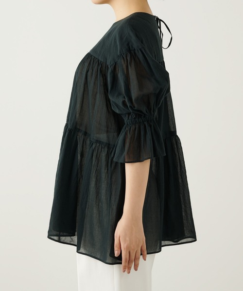 Whim Gazette（ウィムガゼット）の「コットンシフォンギャザーブラウス（シャツ/ブラウス・レディース・ライトブルー/ブラック/グレイッシュベージュ・FREE）」の13枚目の写真