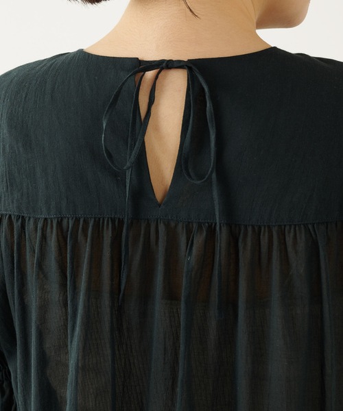 Whim Gazette（ウィムガゼット）の「コットンシフォンギャザーブラウス（シャツ/ブラウス・レディース・ライトブルー/ブラック/グレイッシュベージュ・FREE）」の18枚目の写真